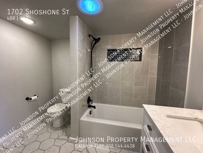Building Photo - 1702 Shoshone St
