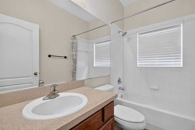 Building Photo - 3/2 Home on a Cul-de-Sac with Beautiful Yard!
