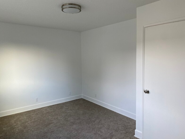 bedroom 2 - 1815 SE Harney St