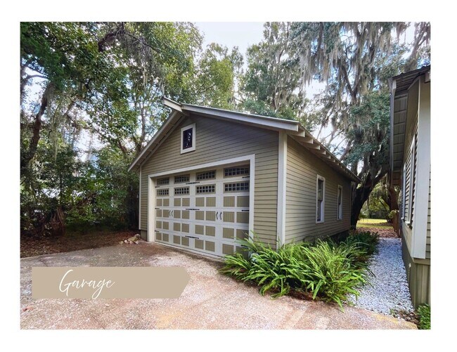 Building Photo - 208 Bartlett St