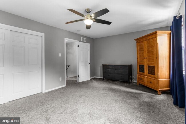 Building Photo - 435 N Mt Vernon Cir