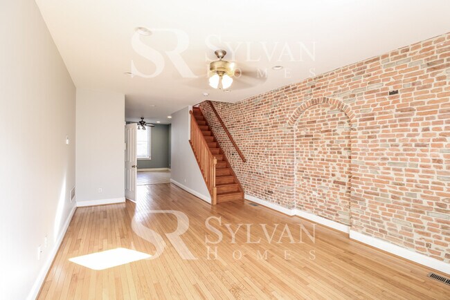 Building Photo - Where Charm Meets Comfort