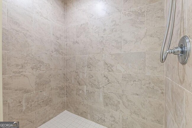 Building Photo - 1410 Eastland Rd SE