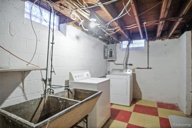 Building Photo - 24101 Westhampton St