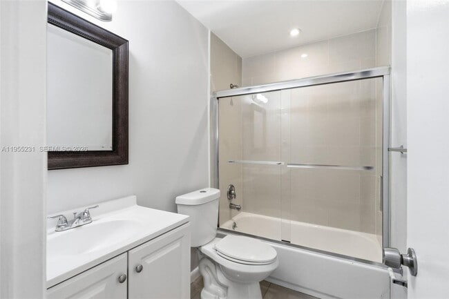 Building Photo - 808 NE 2nd St