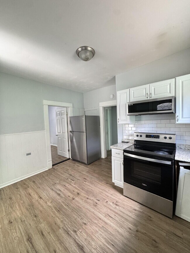 Building Photo - Spacious 3BR/2BA Home in Lafayette – Pet Friendly + Shared Laundry!