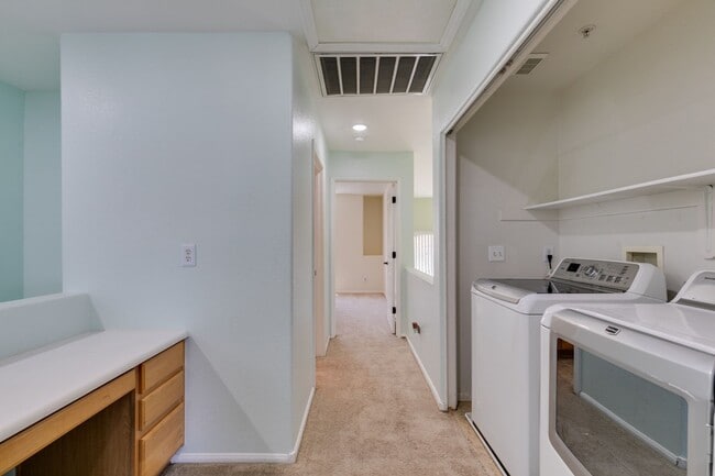 Building Photo - GORGEOUS OPEN FLOORPLAN*GATED COMMUNITY*COMMUNITY POOL AND SPA*