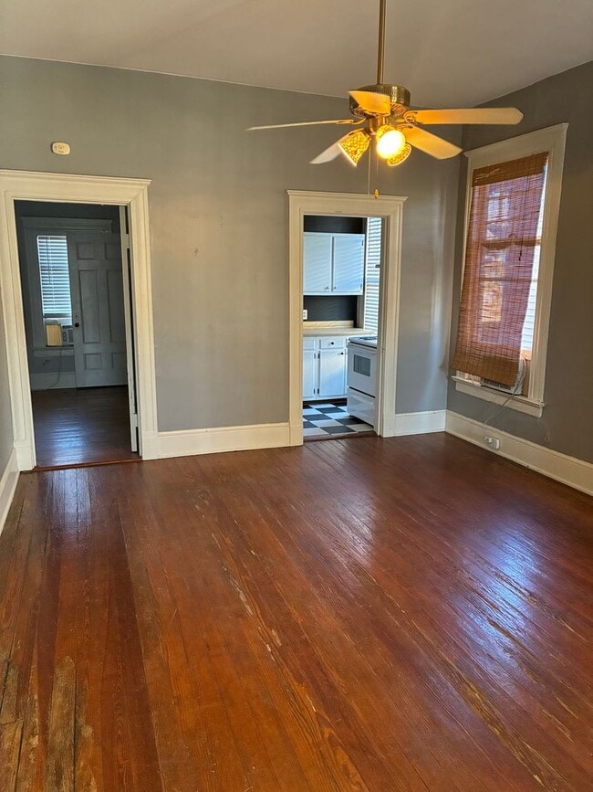 Building Photo - 600 - 801