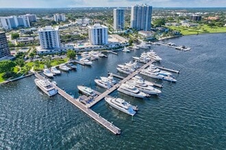Building Photo - 134 Lakeshore Dr