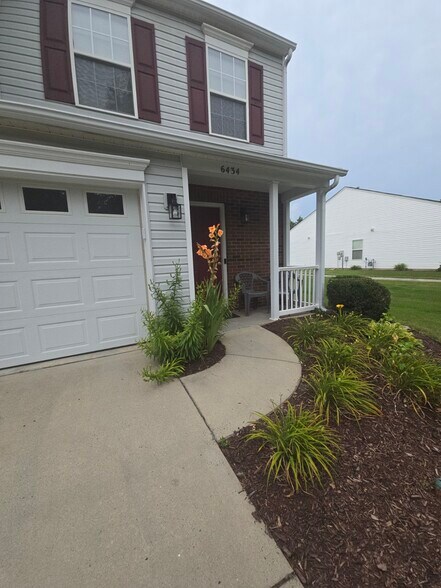 Entryway - 6434 Ziegler Ln