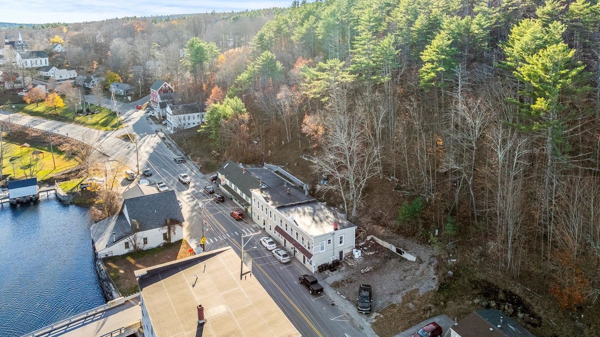 Building Photo - 547 White Mountain Hwy