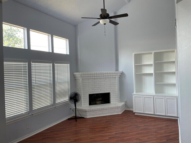 Building Photo - 2108 Zephyr Ln