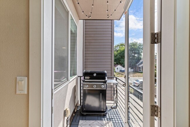 Building Photo - 3553 S Emerson St