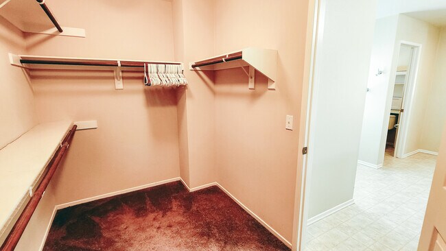 Building Photo - 34213 Parkside Dr