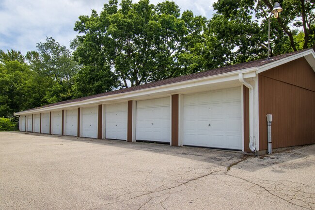 Building Photo - 2103 Green Tree Rd