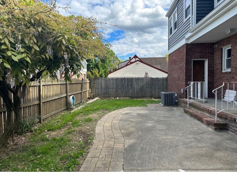 Primary Photo - 32 Hazel St
