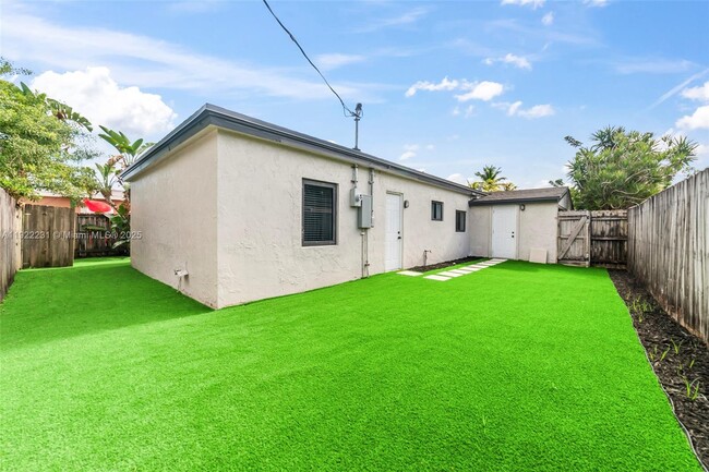 Building Photo - 1671 NE 174th St