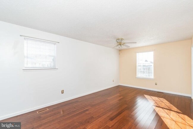 Building Photo - 1402 Spring Plow Ct