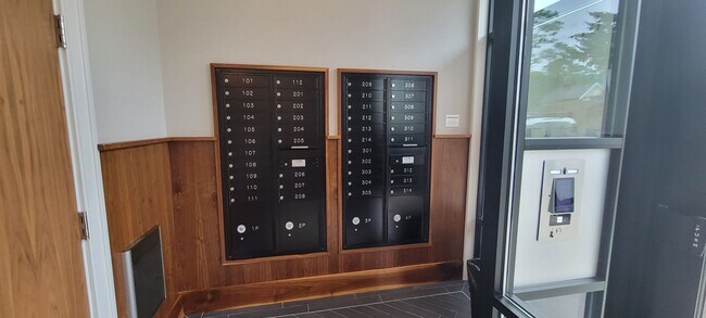 Building Photo - Large 2bd/2bath with Garage parking! Steps to Commuter Rail!