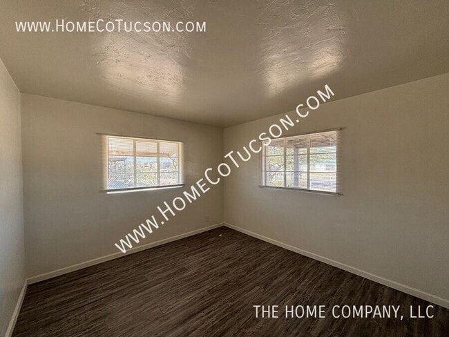 Building Photo - 833 W Jacinto St