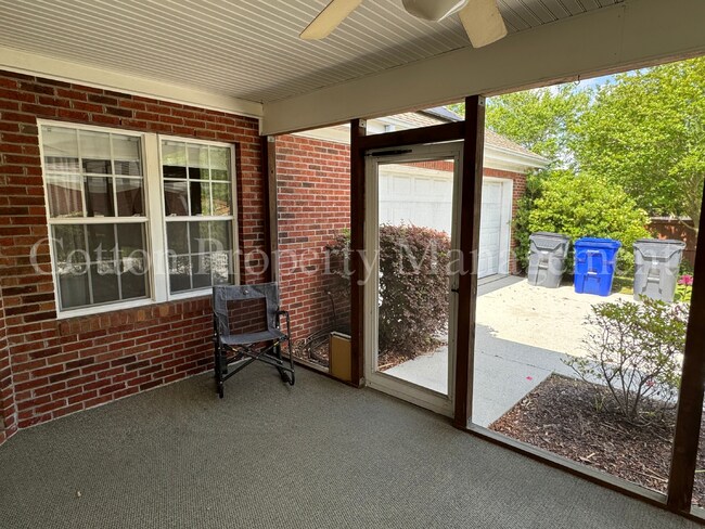 Building Photo - 7824 Sanderling Pl