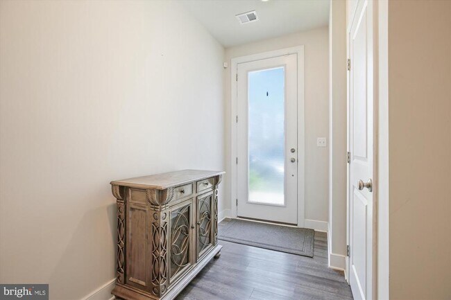 Building Photo - 909 Rockwell Ave