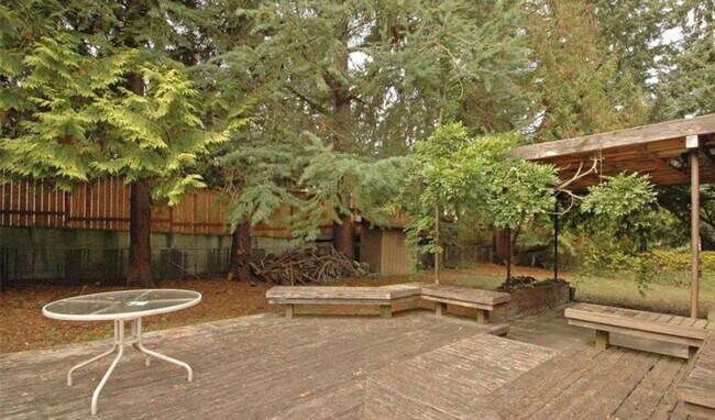 Building Photo - 14517 Sunnyside Ave N