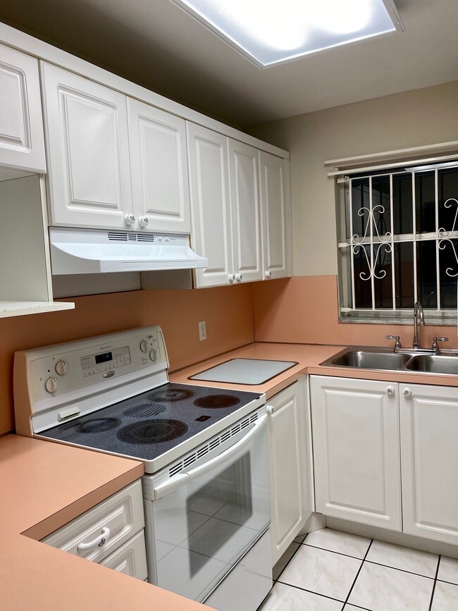 kitchen - 1750 W 46th St