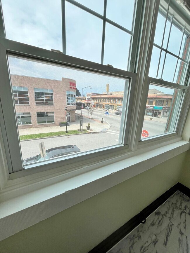 Building Photo - 1451 Hertel Ave