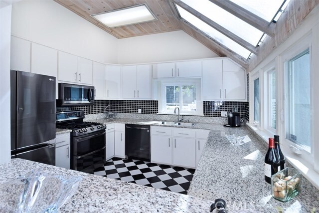 Building Photo - 15128 Valley Vista Blvd