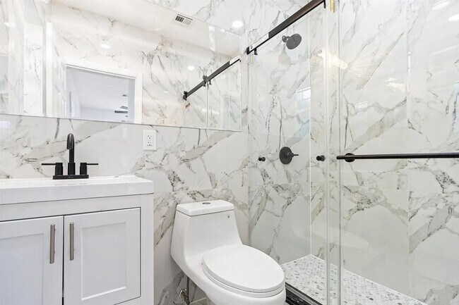 Building Photo - 133 W 4TH St