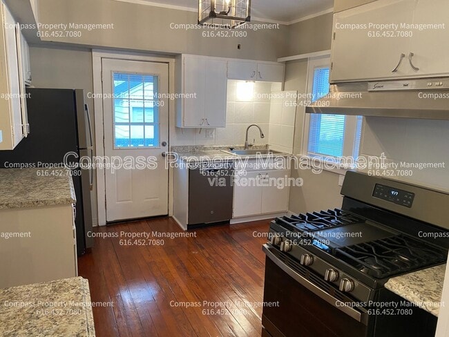 Building Photo - 1462 Walker Ave NW