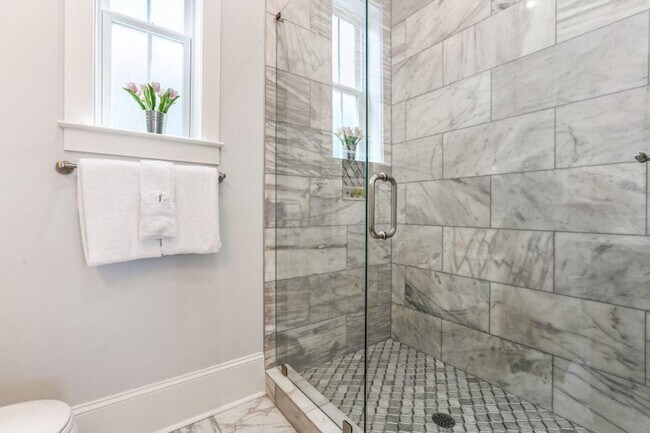 Building Photo - 1216 Carondelet St