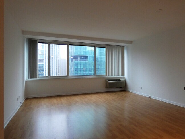 Building Photo - 211 E Ohio St