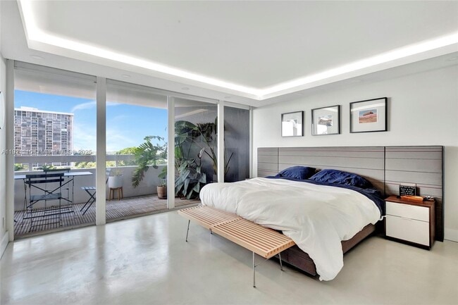 Building Photo - 1627 Brickell Ave