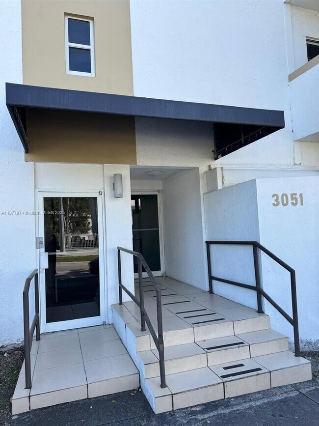 Building Photo - 3051 SW 27th Ave