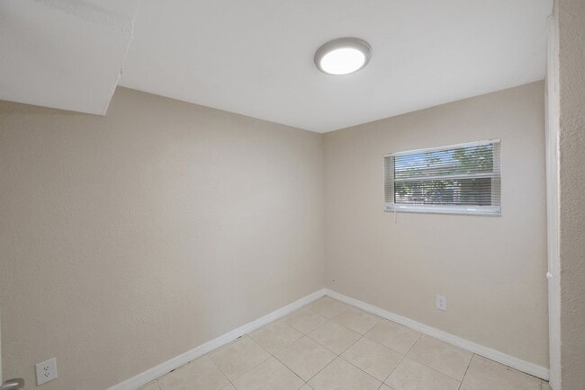 Building Photo - $1600 House on Corner Lot Ready by June 1,...