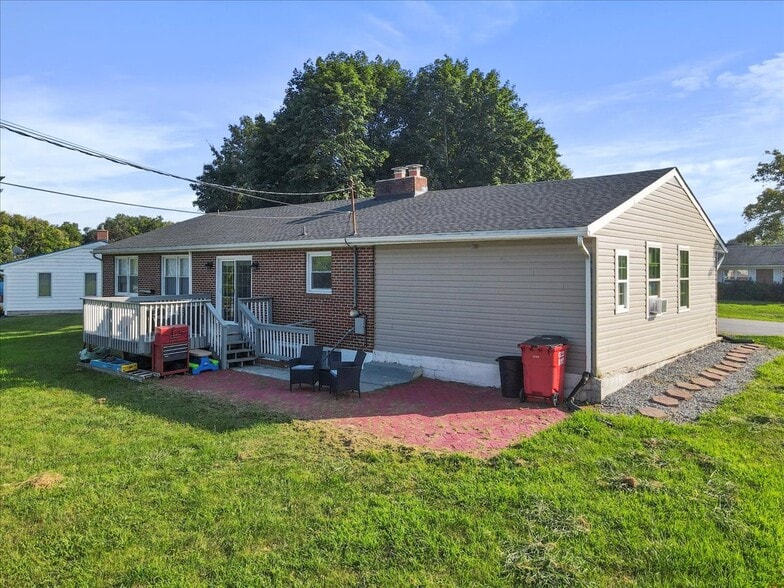 Building Photo - 13715 Dixie Dr
