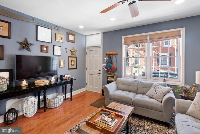 Building Photo - 213 Montrose St