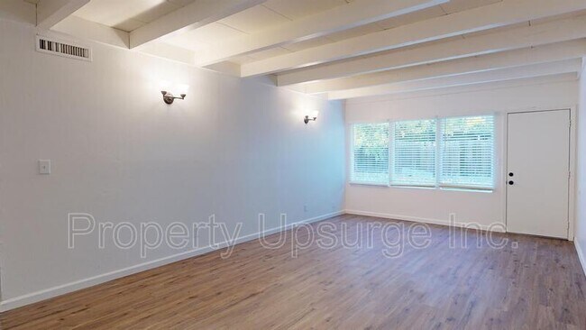 Building Photo - 620 Monardas Dr