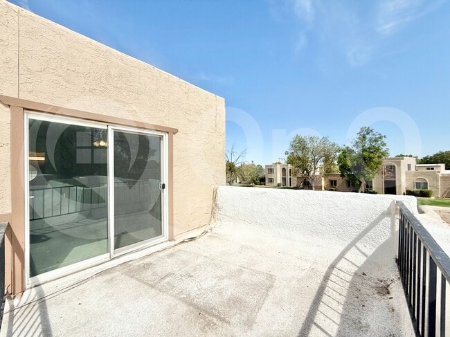 Building Photo - 2113 E Dunbar Dr