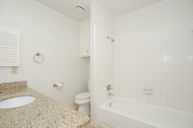 Building Photo - 3003 Planters St