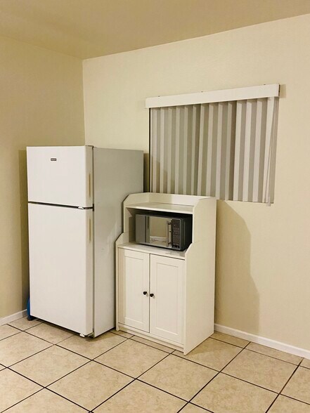 Building Photo - 4014 N Foxdale Ave