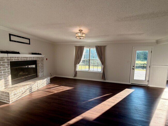Building Photo - 848 Daimler Dr