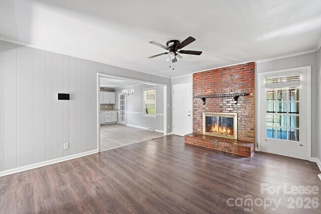 Building Photo - 4815 Carriage Dr Cir
