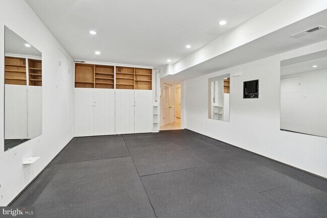 Building Photo - 3712 Fordham Rd NW