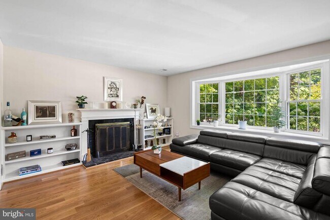Building Photo - 5801 Devonshire Dr