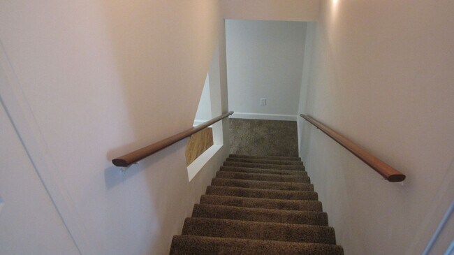 Building Photo - Well-kept 3 bedroom 2 1/2 bath home in the heart of Clemmons