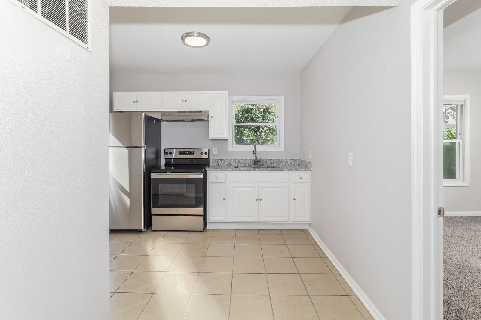 Building Photo - 104 Blackburn Ave