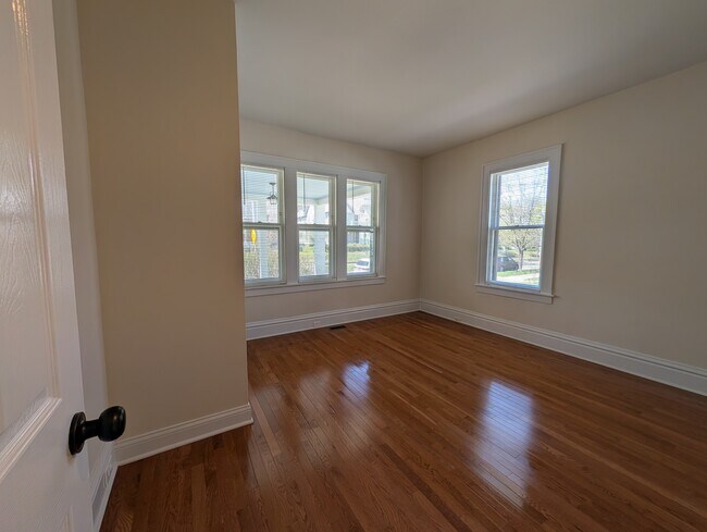 Building Photo - 330 Henry Ave SE